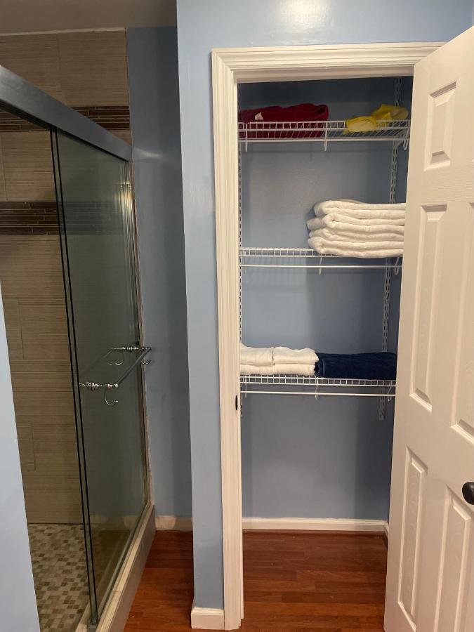 דירות לקסינגטון Cute 2-Brm Walkout Apt With Pool Table And Theater מראה חיצוני תמונה